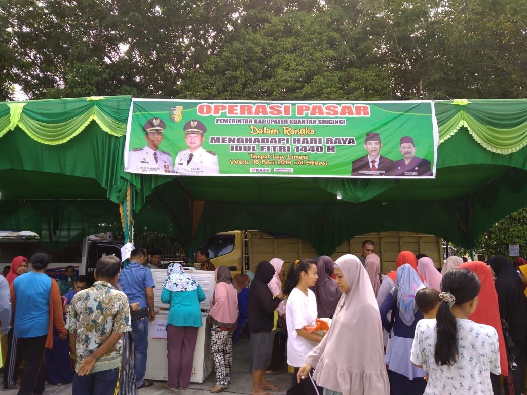 Bupati Mursini Tinjau Operasi Pasar